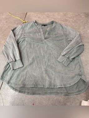 Relaxed Split-Neck Long Sleeve Shirt in Dusty Sage